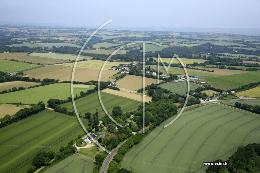 Photo arienne de Pleyben (Landreouarn)