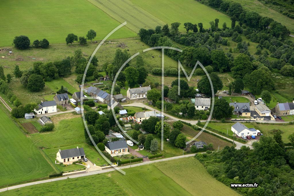 Photo arienne de Campnac (l'Abbaye d'en Haut)