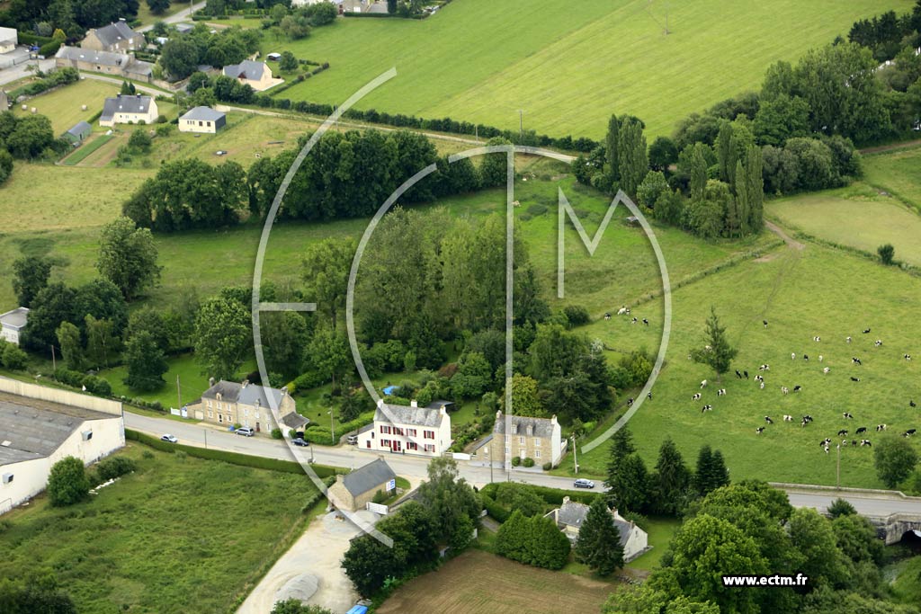 Photo arienne de La Chapelle-Caro (le Val d'Oust)