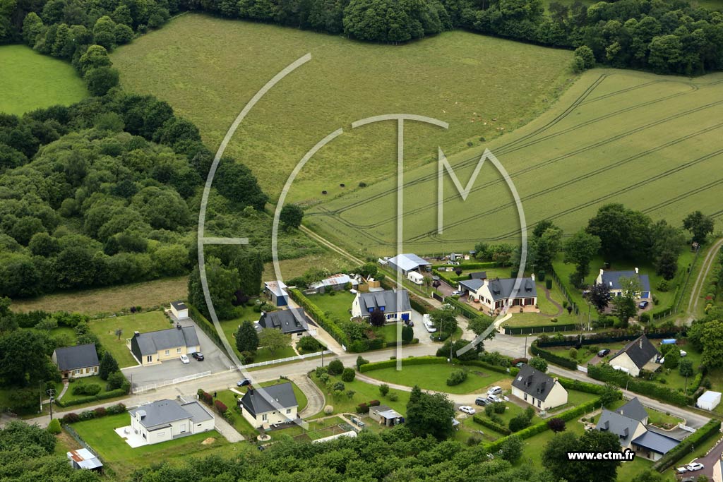 Photo arienne de Montertelot (la Ville Briend)