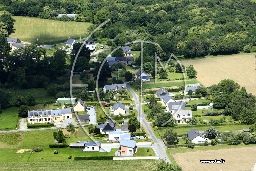 Photo arienne de Saint-Jean-la-Poterie (la Tenue de la Gras)