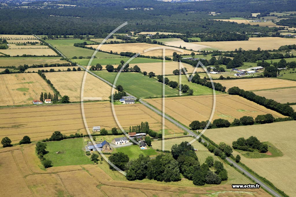 Photo arienne de Saint-Jean-sur-Erve (la Haute Mancellire)