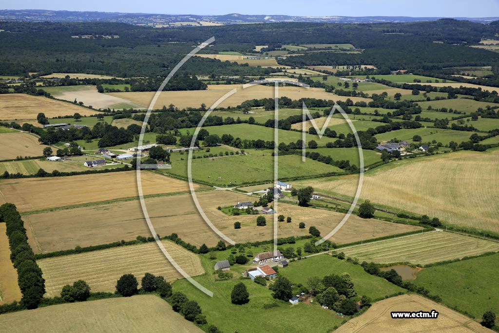 Photo arienne de Saint-Jean-sur-Erve (les Landes)