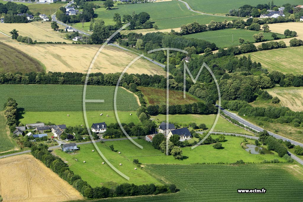 Photo arienne de Poc-les-Bois (la Massais)