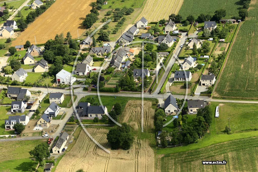 Photo arienne de Bourg-des-Comptes (la Touche)
