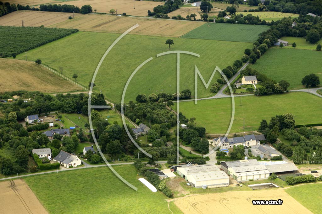 Photo arienne de Bain-de-Bretagne (l'Abbaye des Landes)