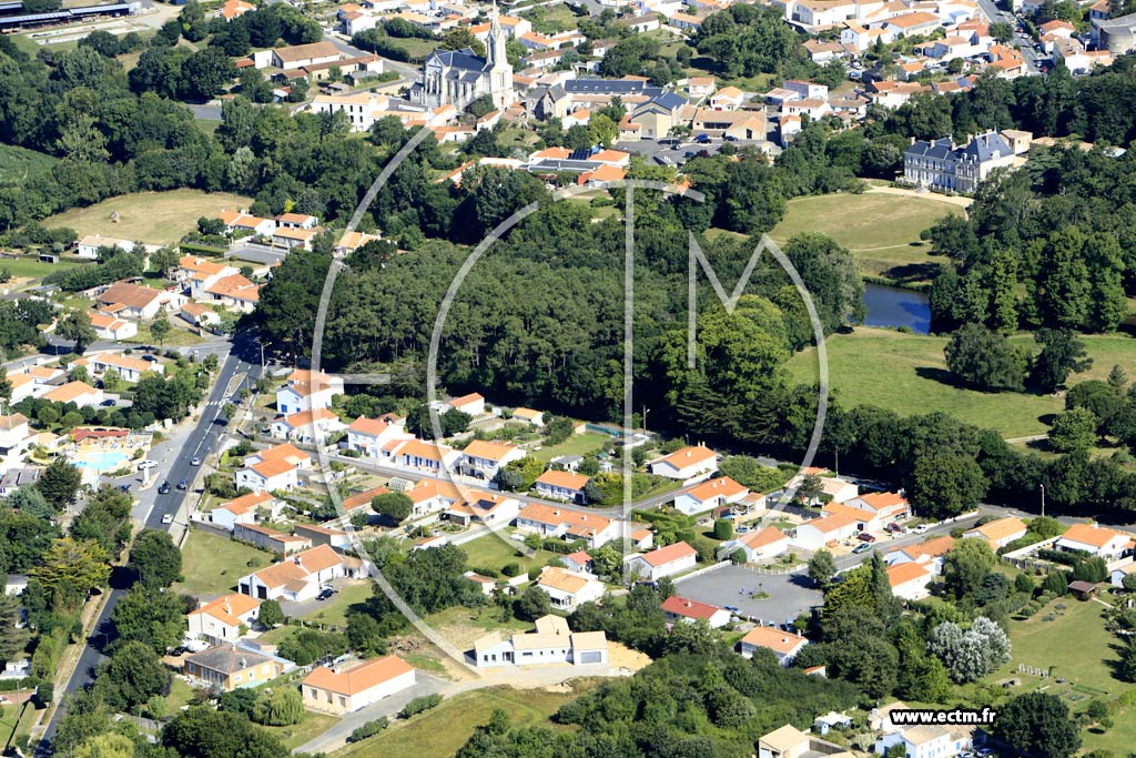 Photo arienne de L'Aiguillon-sur-Vie (la Grve)