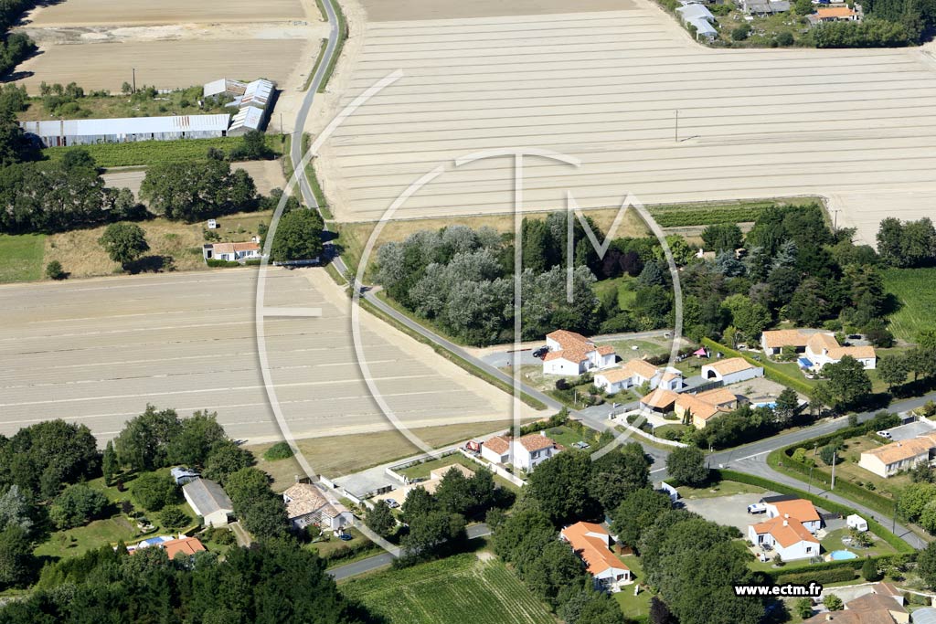 Photo arienne de Chteauneuf (le Lambourg)
