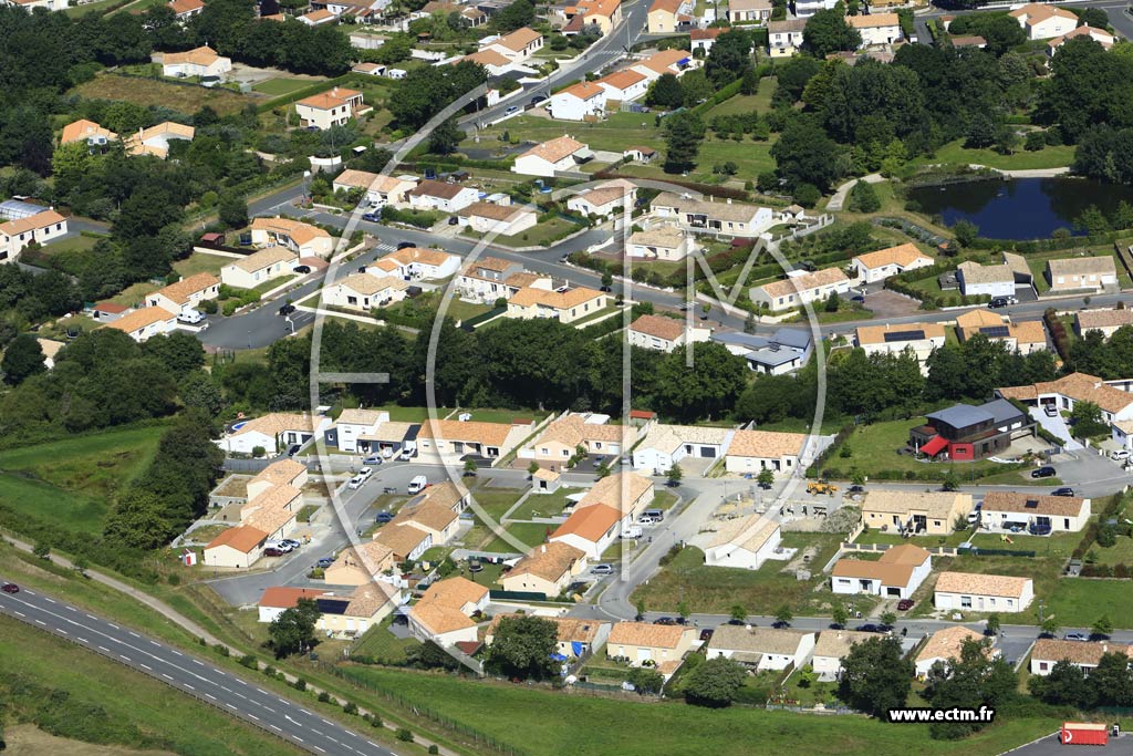 Photo arienne de Le Poir-sur-Vie (Est)