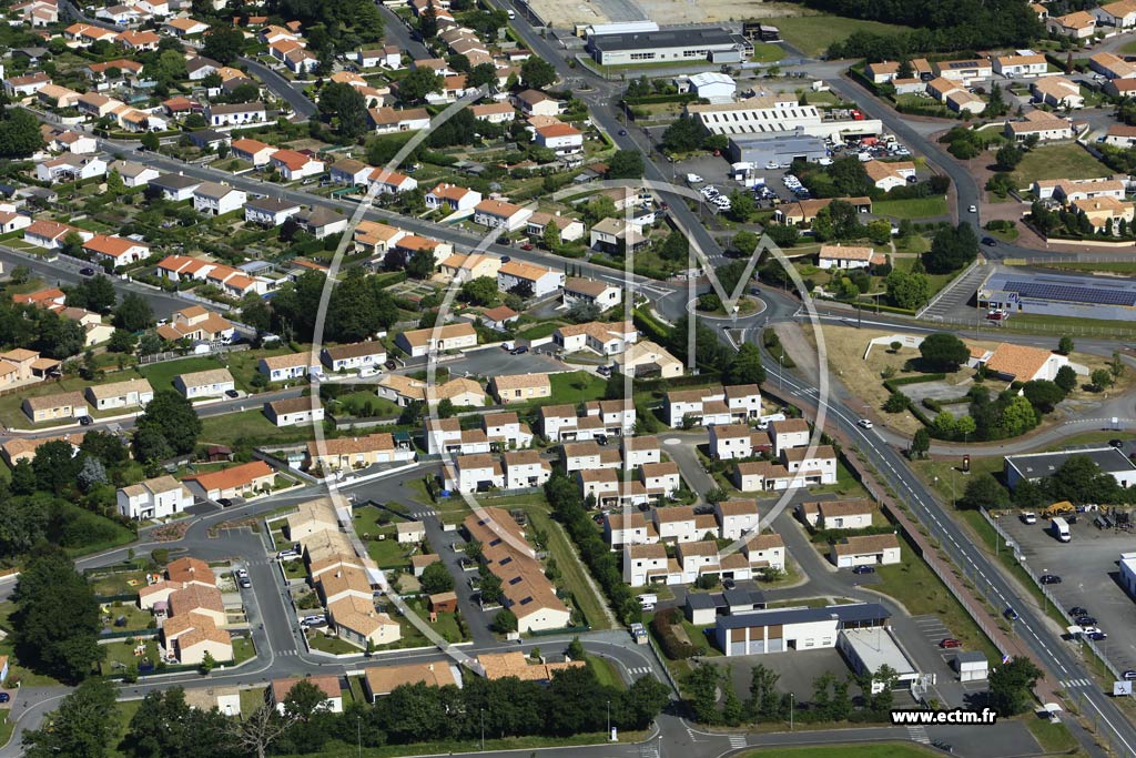 Photo arienne de Le Poir-sur-Vie (Est)