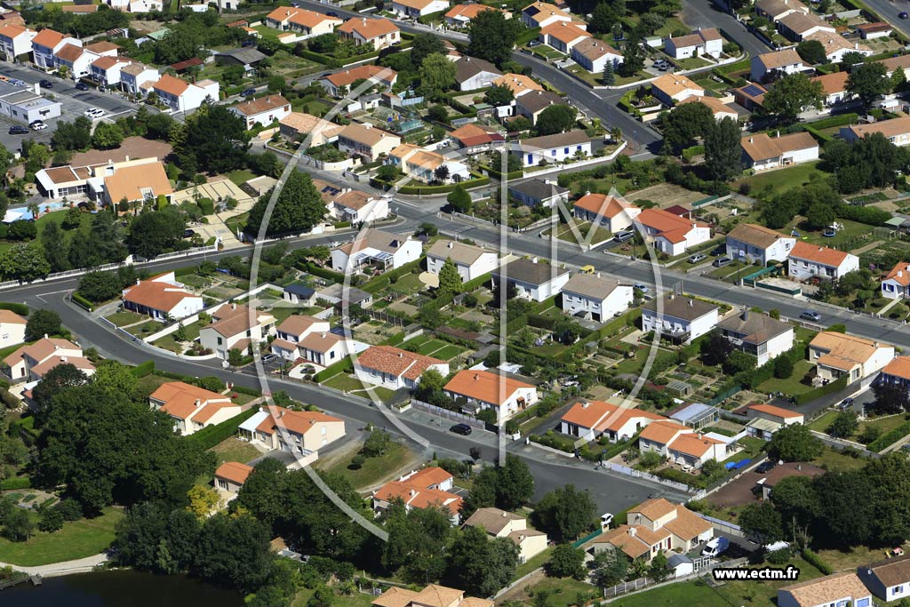 Photo arienne de Le Poir-sur-Vie (Est)