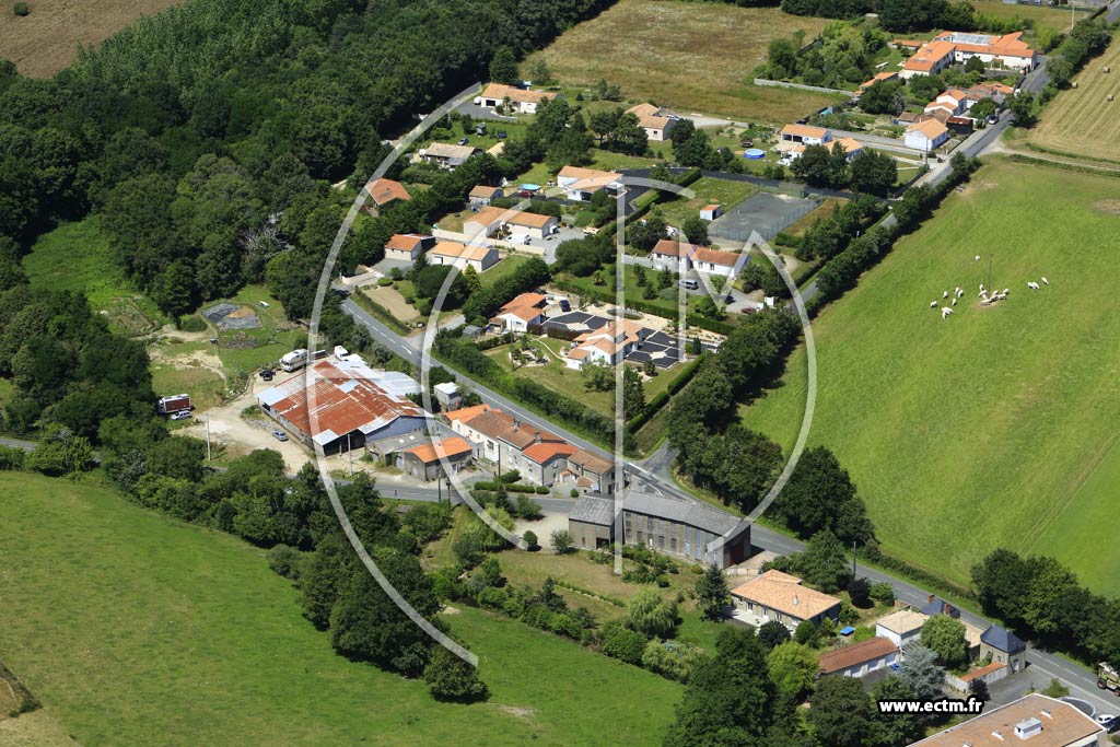 Photo arienne de Saint-tienne-du-Bois (la Maladrie)