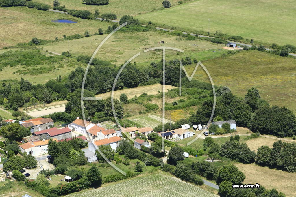 Photo arienne de Saint-tienne-du-Bois (le Chiron)