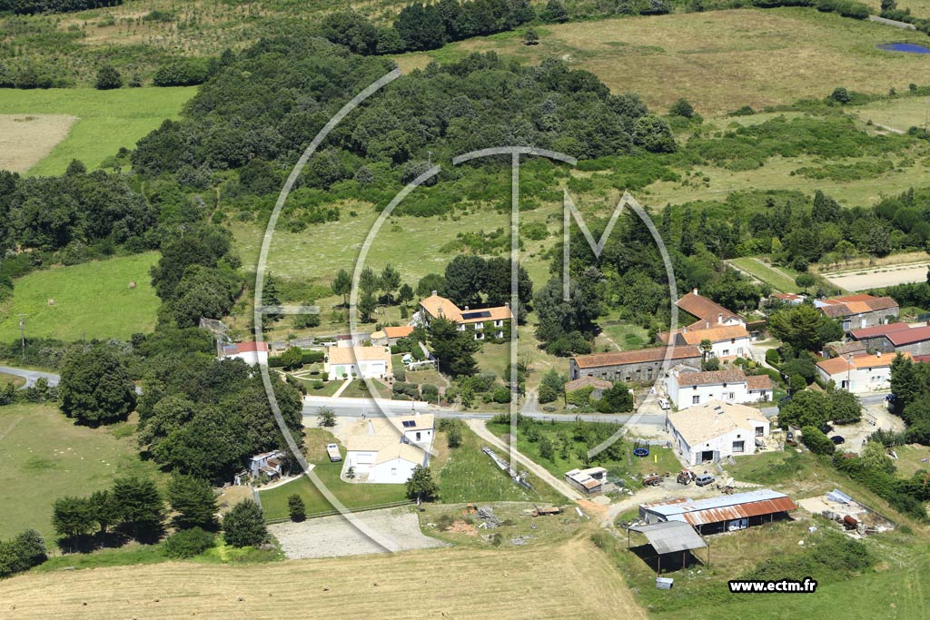 Photo arienne de Saint-tienne-du-Bois (le Chiron)