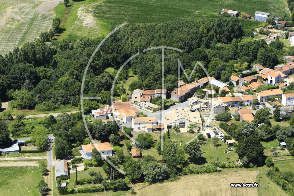 Photo arienne de Saint-tienne-du-Bois (les Embardires)