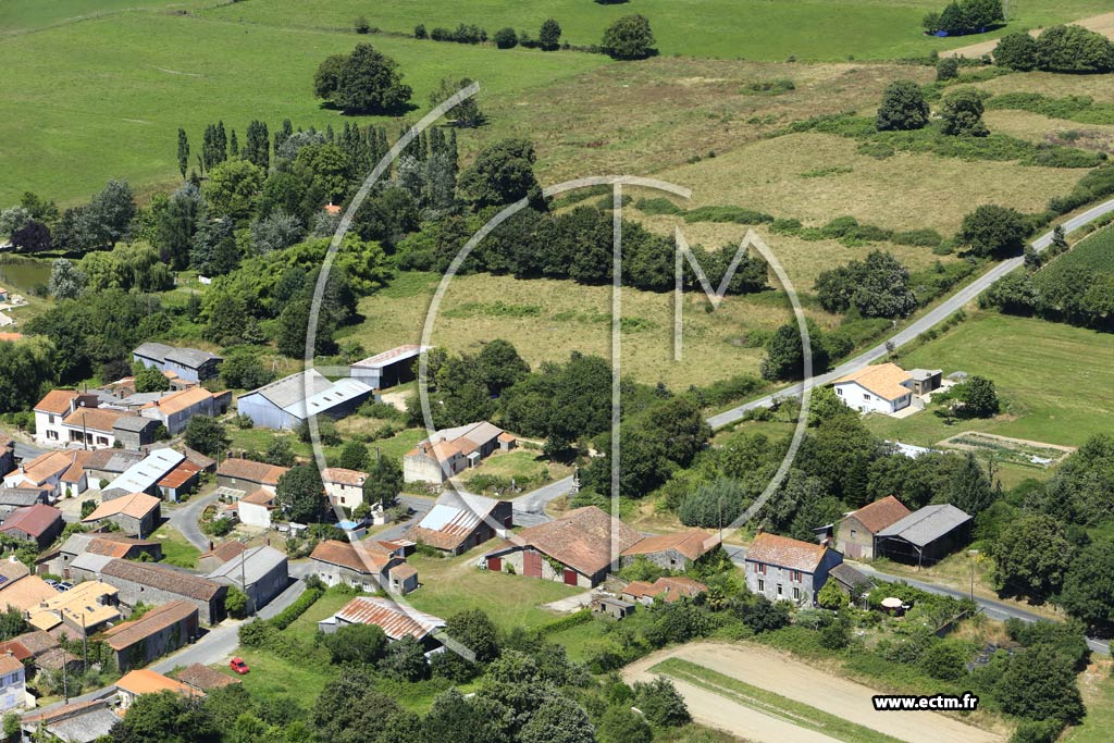 Photo arienne de Saint-tienne-du-Bois (les Embardires)
