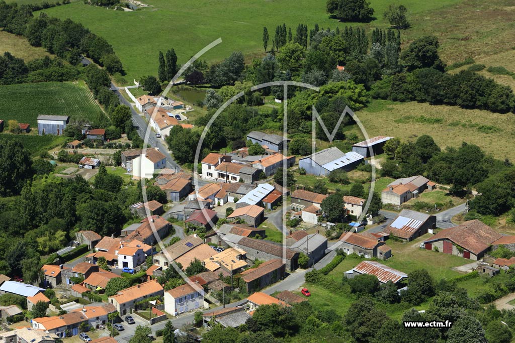 Photo arienne de Saint-tienne-du-Bois (les Embardires)