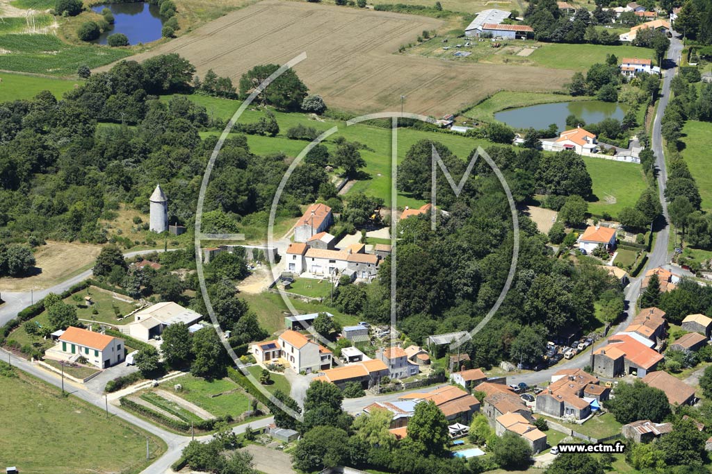 Photo arienne de Saint-tienne-du-Bois (les merillres)