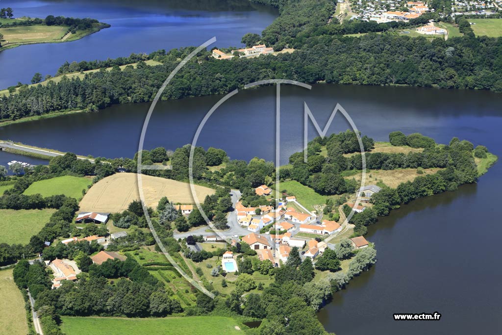 Photo arienne de Saint-Julien-des-Landes (la Baudrire)