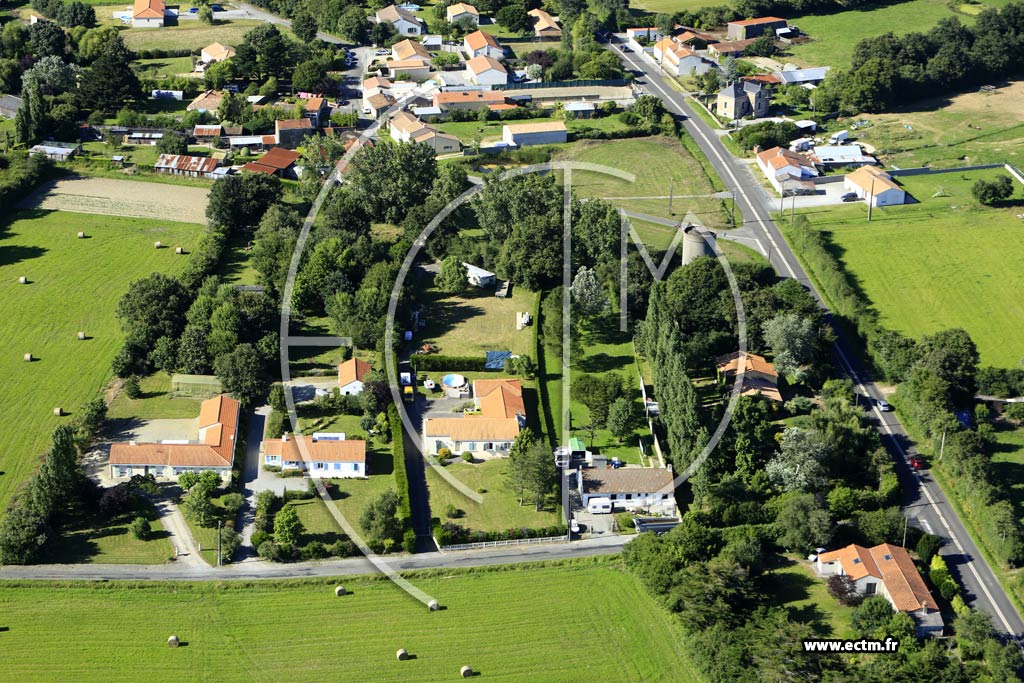 Photo arienne de Saint-Mme-le-Tenu (la Bourrire)