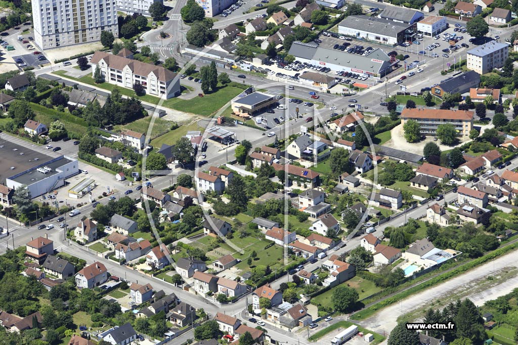 Photo arienne de Saint-Julien-les-Villas (Boulevard de Dijon)