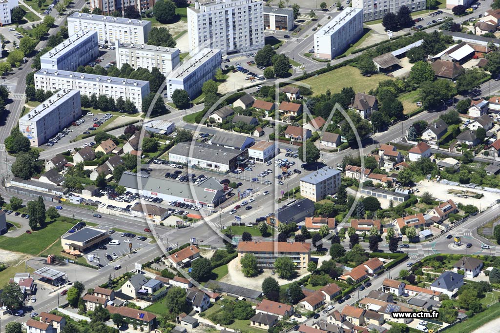 Photo arienne de Saint-Julien-les-Villas (Boulevard de Dijon)