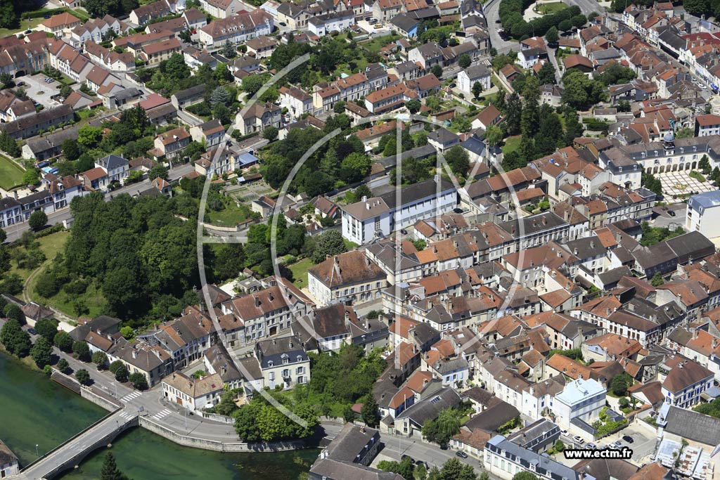 Photo arienne de Bar-sur-Aube (Centre)