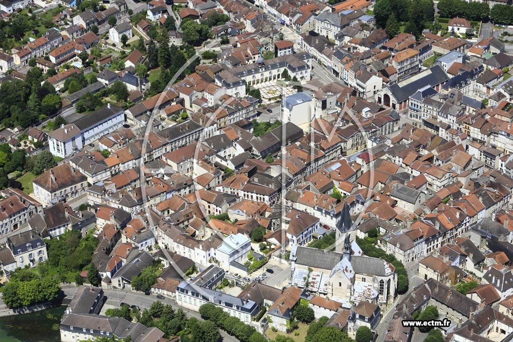 Photo arienne de Bar-sur-Aube (Centre)