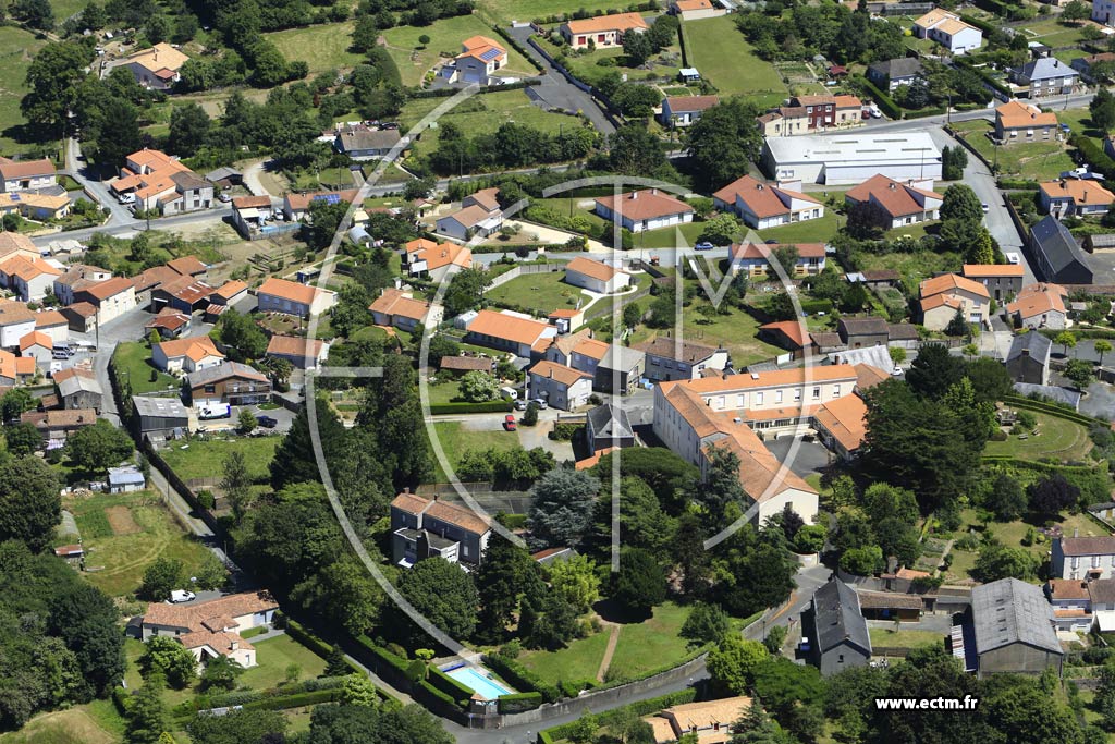 Photo arienne de Montfaucon-Montign