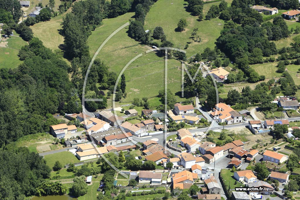 Photo arienne de Montfaucon-Montign