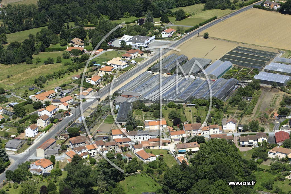 Photo arienne de Montfaucon-Montign