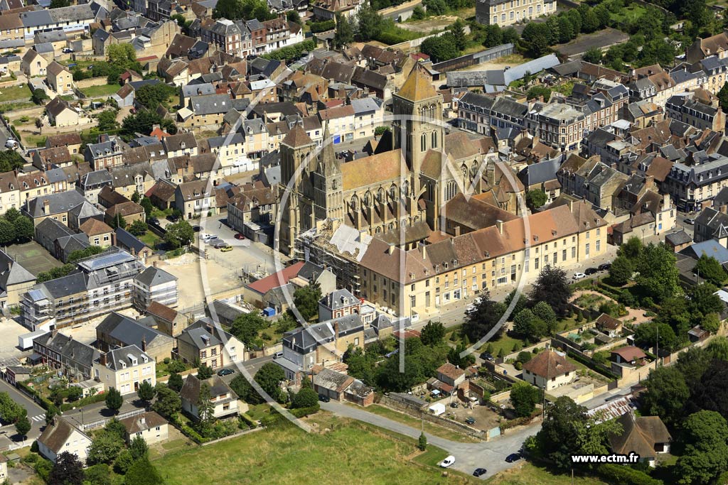 Photo arienne de Saint-Pierre-sur-Dives (Centre)
