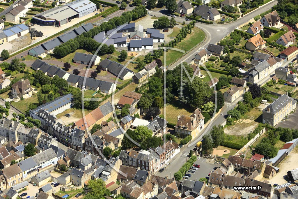 Photo arienne de Saint-Pierre-sur-Dives (Centre)