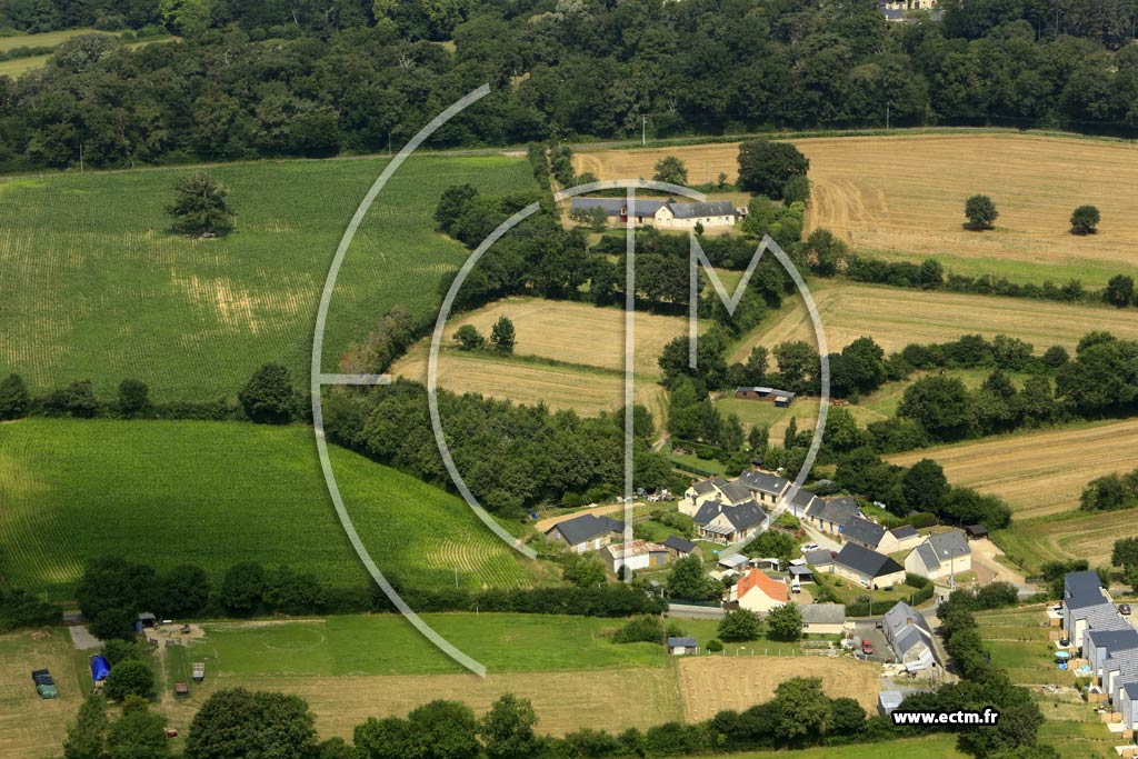 Photo arienne de Montreuil-Juign (le Fougeray)