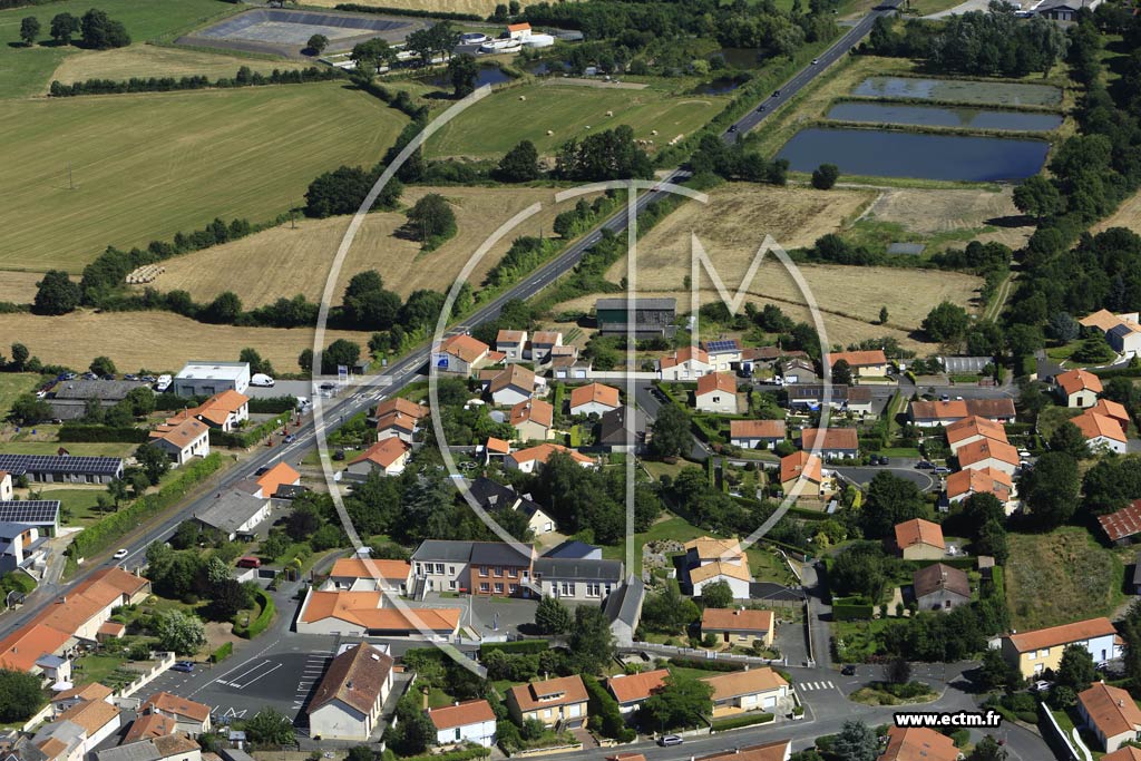 Photo arienne de Saint-Georges-des-Gardes