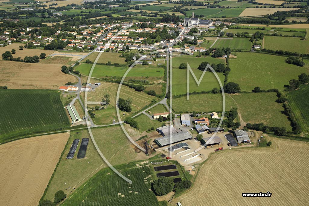 Photo arienne de Saint-Georges-des-Gardes (la Basse Sauvagre)