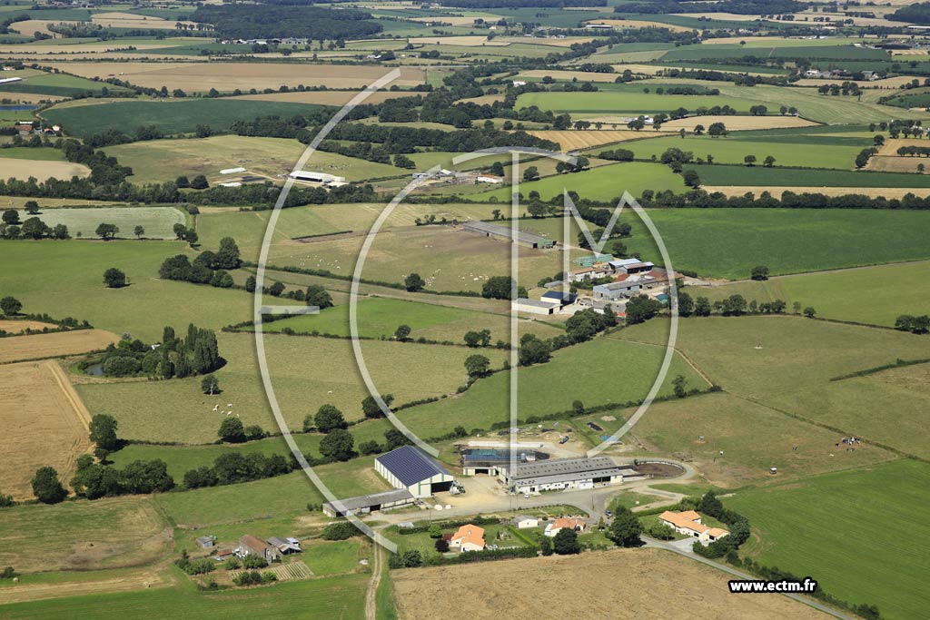 Photo arienne de Saint-Georges-des-Gardes (la Corbeillire)