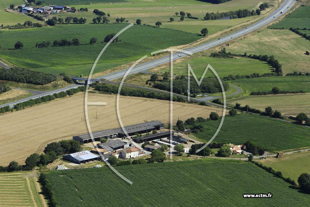 Photo arienne de Saint-Georges-des-Gardes (les Chalonges)