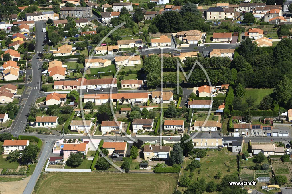 Photo arienne de Saint-Georges-des-Gardes (les Gardes)
