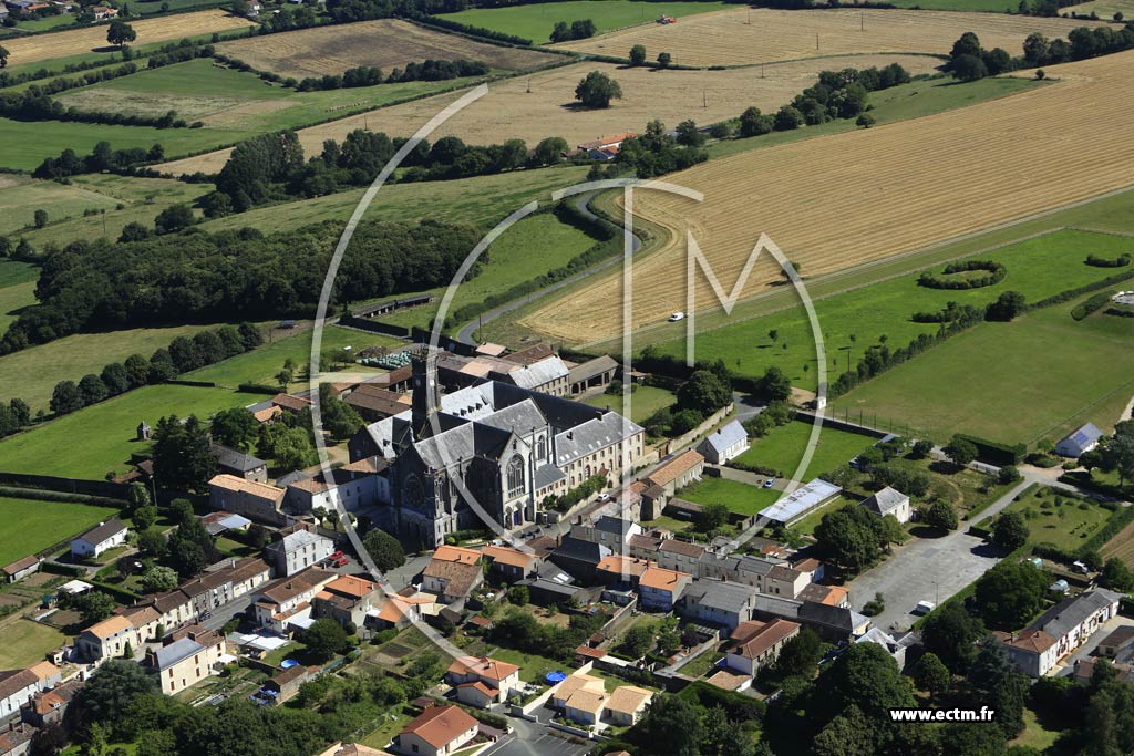 Photo arienne de Saint-Georges-des-Gardes (les Gardes)