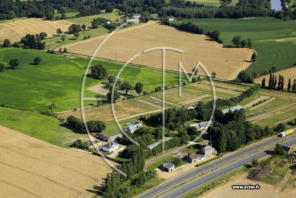 Photo arienne de Commer (les Chevries)