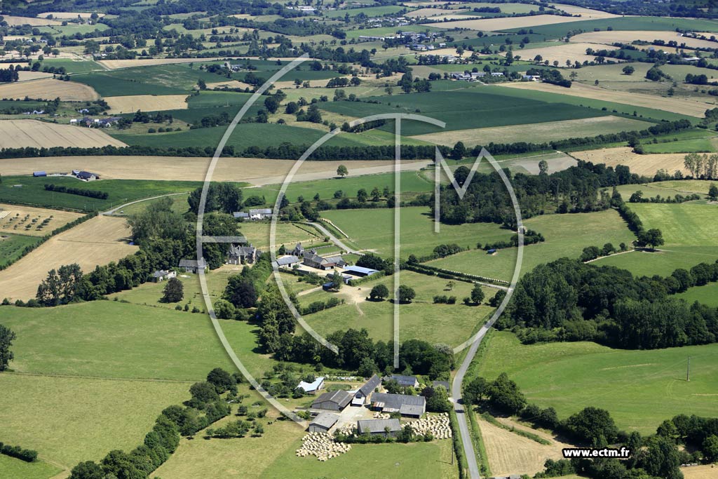 Photo arienne de Grazay (le Domaine - la Cour)