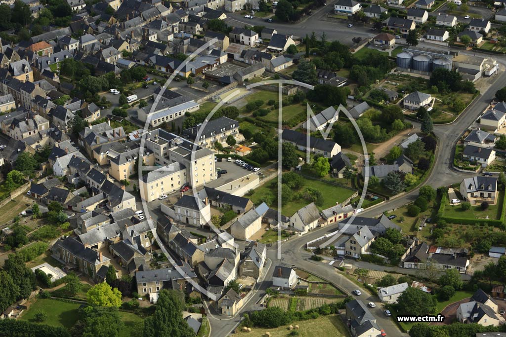 Photo arienne de Saint-Denis-d'Anjou (Centre)