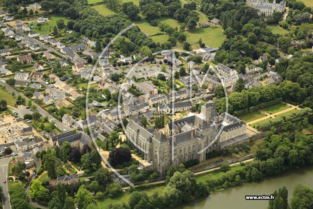 Photo arienne de Solesmes (Centre - Abbaye Saint-Pierre de Solesmes)