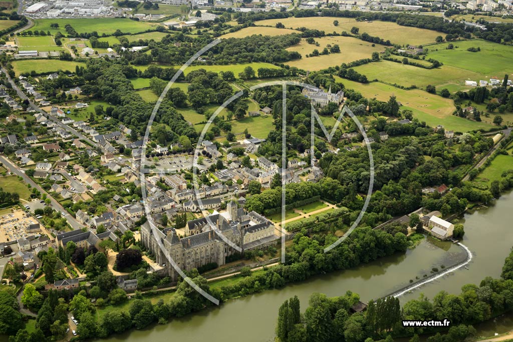 Photo arienne de Solesmes (Centre)