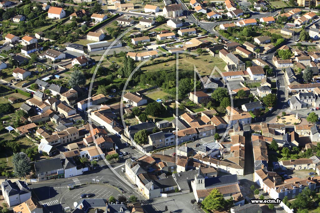Photo arienne de Argenton-l'glise