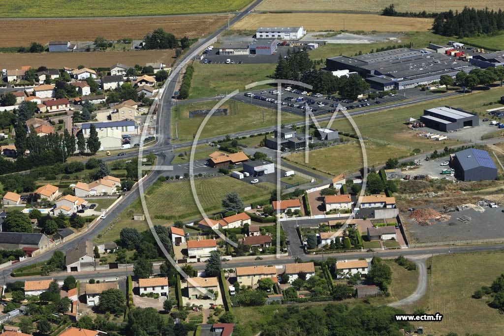 Photo arienne de Saint-Jean-de-Thouars