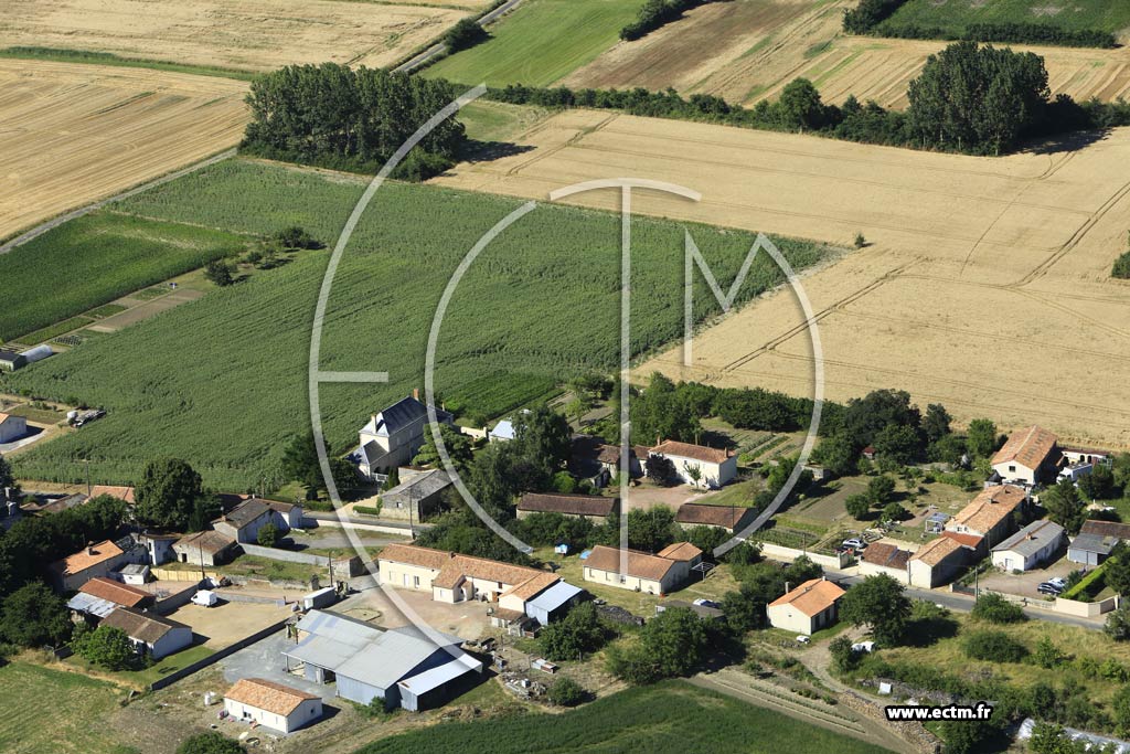 Photo arienne de Saint-Lger-de-Montbrun (Chenne)