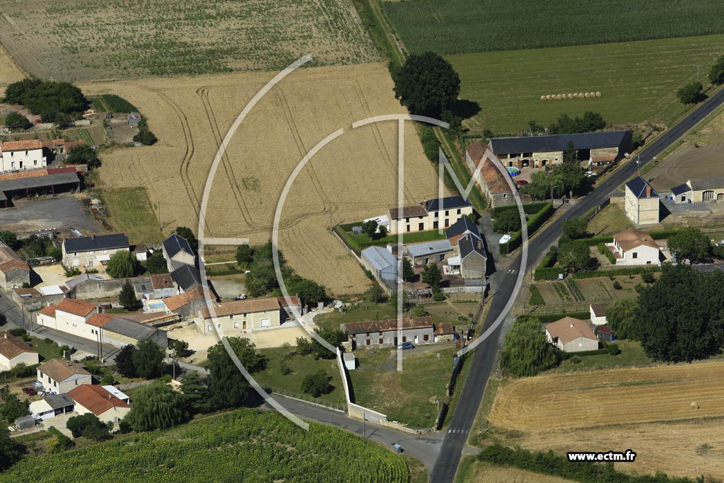 Photo arienne de Saint-Lger-de-Montbrun (Till)