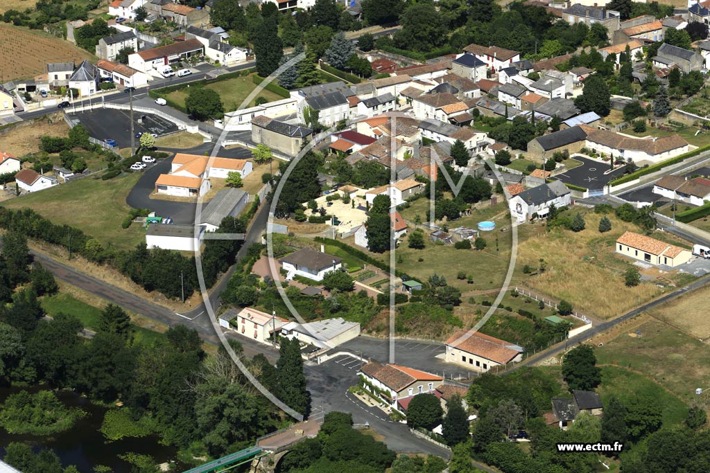 Photo arienne de Sainte-Radegonde (Vrines)